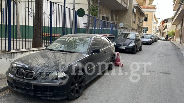 ΧΑΛΚΙΔΑ: Παλιά BMW σαπίζει στην οδό Βύρωνος
