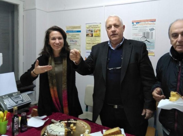 Τυχερός ο Γιώργος Μητροπέτρος στην κοπή της πίτας της Ένωσης Προστασίας Καταναλωτών
