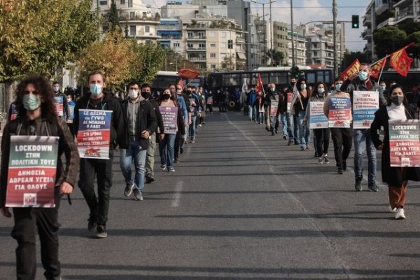 Το ΚΚΕ έκανε πορεία για το Πολυτεχνείο στέλνοντας SMS στο 13033