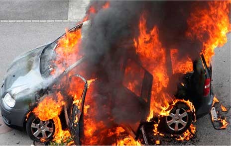 ΒΑΣΙΛΙΚΟ: Πυρκαγιά σε Ι.Χ. το κατέστρεψε ολοσχερώς