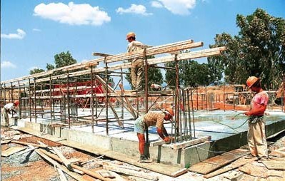 Διαμαρτυρία οικοδόμων στο ΙΚΑ Αλιβερίου