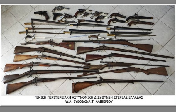 ΑΛΙΒΕΡΙ: Συνελήφθη συλλέκτης όπλων και σπαθιών γιατί τα κατείχε παράνομα