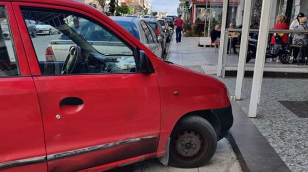 ΧΑΛΚΙΔΑ: Άλλο ένα παρκάρισμα για ...όσκαρ στη λεωφόρο Χαϊνά