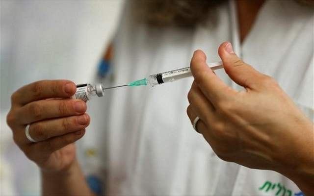 Έρχονται ανακοινώσεις για υποχρεωτικό εμβολιασμό στους άνω των 50 ετών