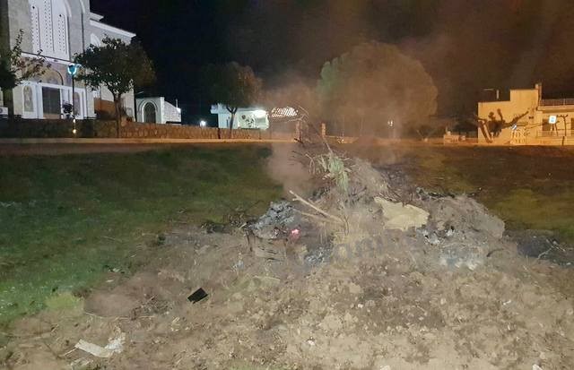 Αμάρυνθος: Έκαψαν ξερόχορτα απέναντι από το ναό