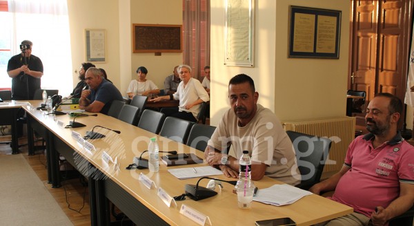 ΔΗΜΟΤΙΚΟ ΣΥΜΒΟΥΛΙΟ ΧΑΛΚΙΔΑΣ: Λογοδοσία σε άδεια έδρανα