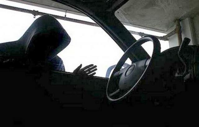 Έκλεψε φορτηγάκι και τον έπιασαν στην εθνική οδό