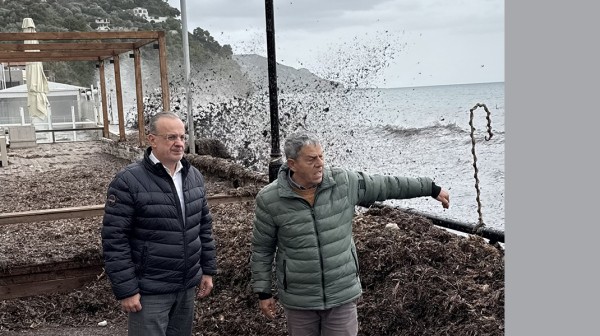 ΠΑΡΑΛΙΑ ΚΥΜΗΣ: Τα μεγάλα κύματα προκαλούν διαβρώσεις