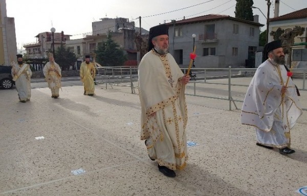 ΧΑΛΚΙΔΑ: Εσπερινός της Αγάπης χωρίς χοροστάσι σε άδεια πλατεία