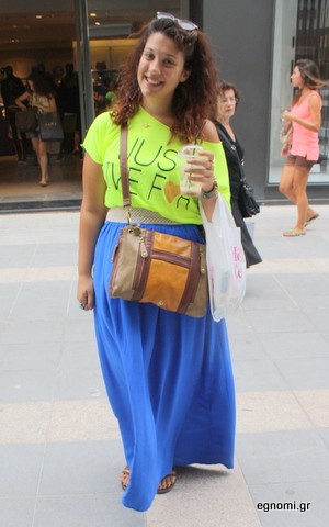 Δεν χάνει το χαμόγελό της παρά την ανεργία