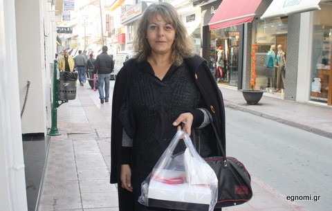 Με τα γλυκά στο χέρι η Βάσω