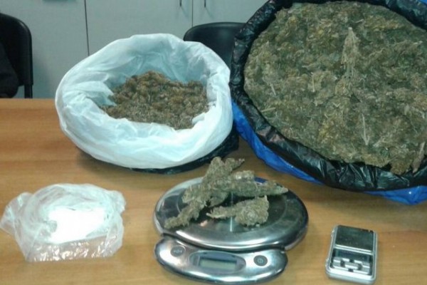 Χασίς στο ΙΧ και κοκαΐνη στο σπίτι!