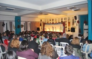 Ξεχωριστή βραδιά με καραγκιόζη και μελομακάρονα