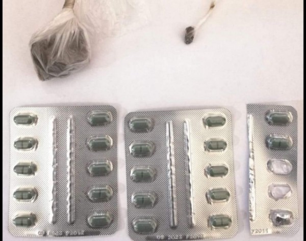 ΙΣΤΙΑΙΑ: Δύο Έλληνες είχαν στην κατοχή τους ηρωίνη και ναρκωτικά χάπια (φωτό)