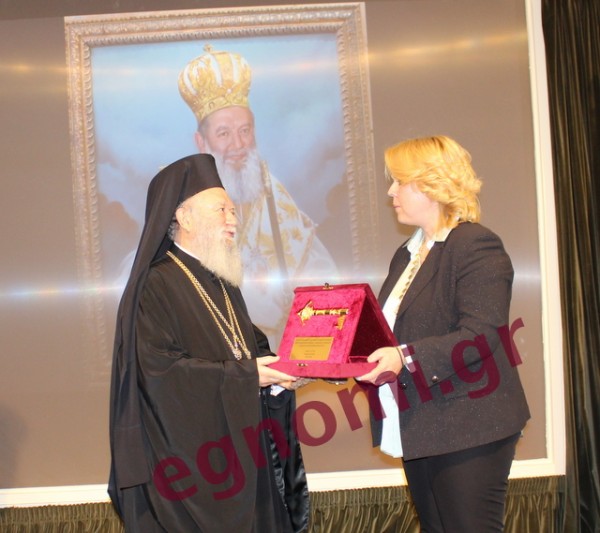 Ο Μητροπολίτης Χαλκίδας πήρε το Χρυσό Κλειδί του δήμου για τα 20 χρόνια αρχιερατικής του δράσης