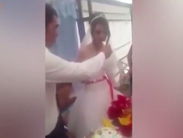 Έξαλλος ο γαμπρός με το αστείο της νύφης (VIDEO)