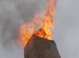 Χαλκίδα: Άρπαξε φωτιά η καμινάδα του τζακιού