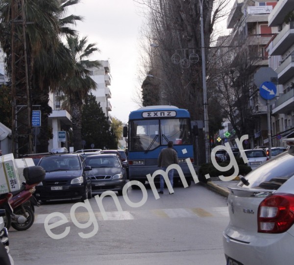 ΧΑΛΚΙΔΑ ΒΕΝΙΖΕΛΟΥ: Εγινε χαμός για ακόμη μία φορά από παράνομο πάρκινγκ!