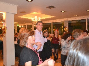 Ξεφάντωσαν στο χορό του Συλλόγου Αγίου Ιωάννη