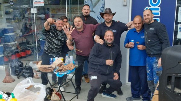 Tσικνοπέμπτη με άρωμα γιορτής και ...τσίκνας σε όλη την Χαλκίδα (φωτό)