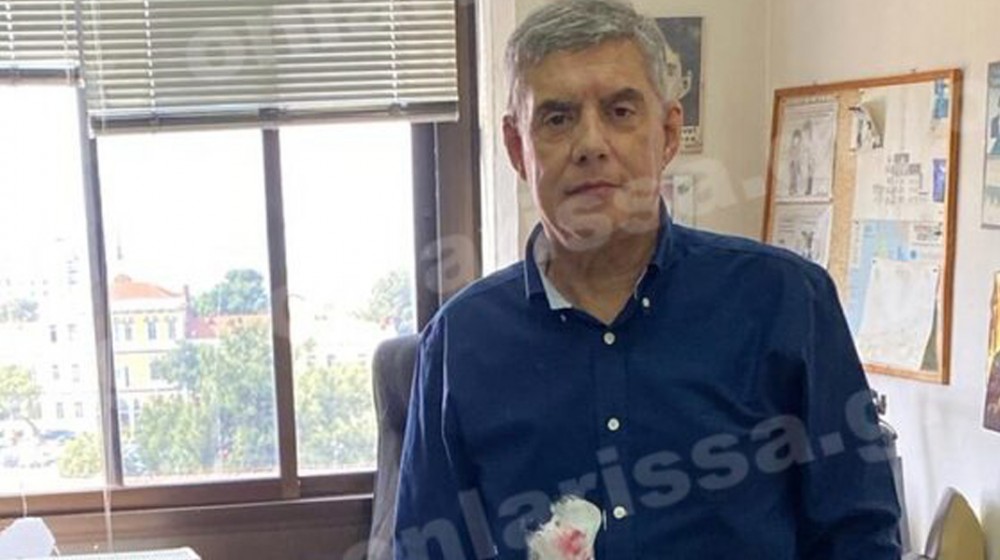 Κώστας Αγοραστός: Δέχθηκε επίθεση με μπογιές ο πρώην περιφερειάρχης Θεσσαλίας (φωτό)