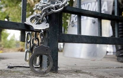 Η κυβέρνηση δυναμιτίζει την κοινωνική συνοχή