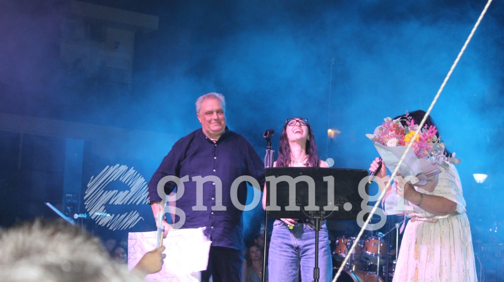 Πετούν γεράκια απ' τις φωλιές...