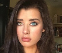 Η καλλονή με το διαφορετικό χρώμα ματιών