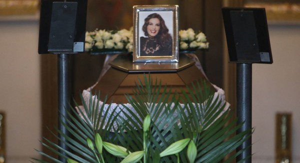 Θρήνος στο τελευταίο αντίο στην Κάτια Νικολαΐδου