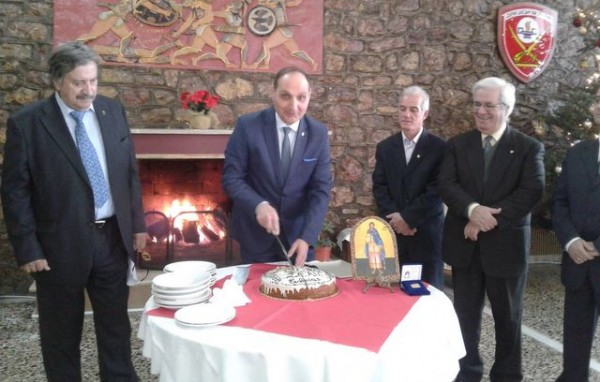 ΧΑΛΚΙΔΑ: Κόβουν πίτα στη Λέσχη της Σχολής Πεζικού οι έφεδροι αξιωματικοί της Εύβοιας