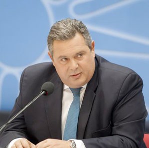 Περιμένουν τον Πάνο Καμμένο οι απλήρωτοι της Ηλεκτρομηχανικής Κύμης