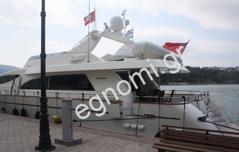 Το σκάφος του Πανόπουλου στην παραλία Χαλκίδας