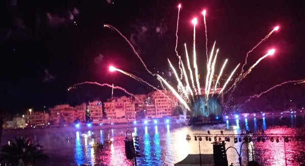 ΘΑΛΑΣΣΙΝΟ ΚΑΡΝΑΒΑΛΙ ΧΑΛΚΙΔΑΣ: Αυλαία με πυροτεχνήματα χωρίς …Αποκριά (VIDEO)