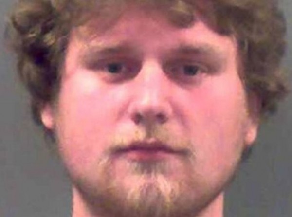 Εκανε κομμάτια τον πατέρα του για να φτιάξει έπιπλο τηλεόρασης