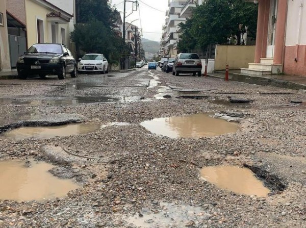ΧΑΛΚΙΔΑ: 70.000 ευρώ για να κλείσουν λακκούβες στους δρόμους