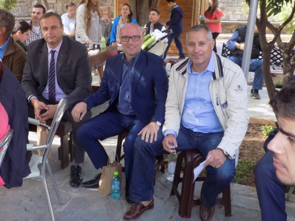 Τρεις Αμαρύνθιοι σε μία φωτογραφία