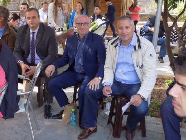Τρεις Αμαρύνθιοι σε μία φωτογραφία