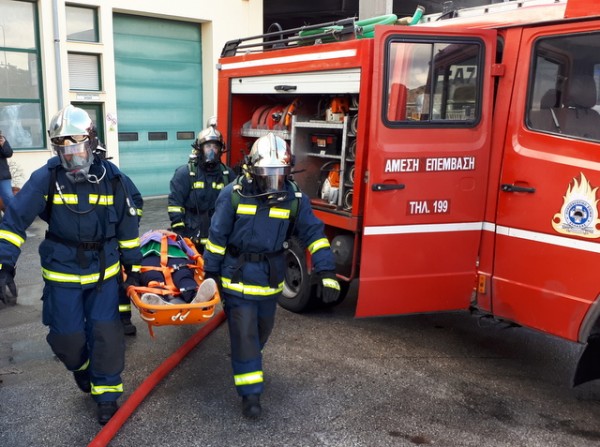 ΧΑΛΚΙΔΑ: Εγκλωβίστηκε ηλικιωμένος από φωτιά σε διπλοκατοικία