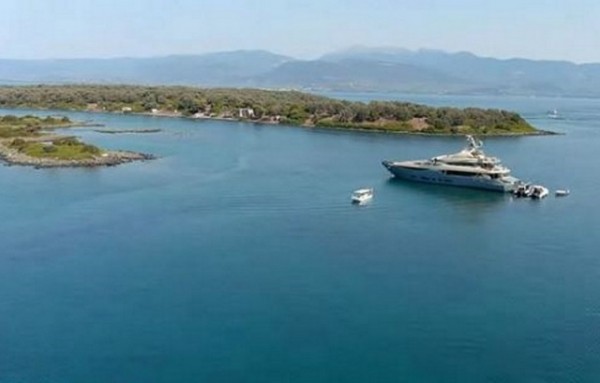 ΛΙΧΑΔΟΝΗΣΙΑ: Προσάραξε θαλαμηγός με 15 επιβαίνοντες - Στήθηκε επιχείρηση για την απομάκρυνση των επιβατών με ασφάλεια