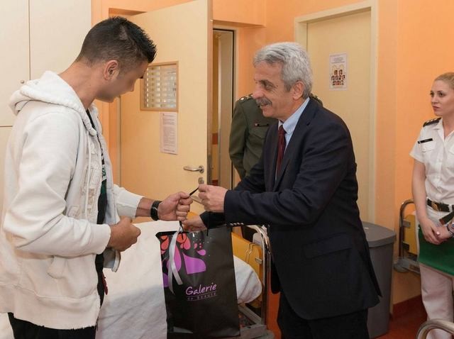 Δώρα σε ασθενείς από τον Δημήτρη Αναγνωστάκη
