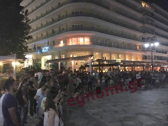 ΧΑΛΚΙΔΑ: Συνωστισμός στο Στρογγυλό της παραλίας από χορευτική παράσταση