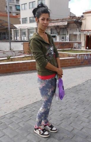 Η Στέλλα έγινε νωρίς μητέρα