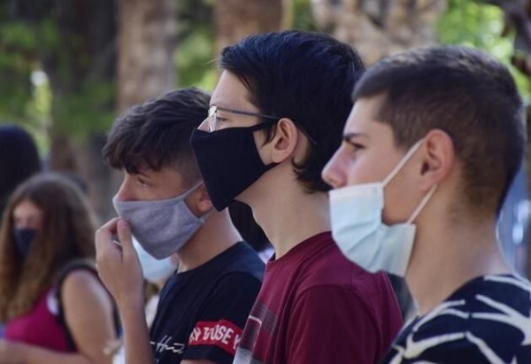 Πλεύρης: Με self test τα παιδιά σε εστιατόρια, κομμωτήρια και λιανεμπόριο