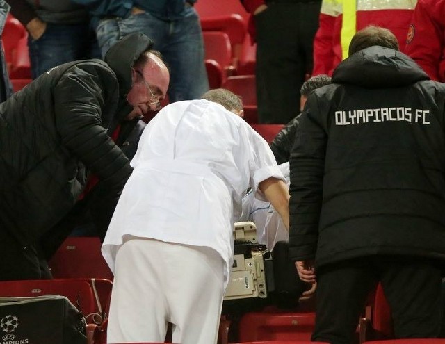 ΤΡΑΓΩΔΙΑ ΣΤΟ ΚΑΡΑΪΣΚΑΚΗ: Φίλαθλος του Ολυμπιακού άφησε την τελευταία του πνοή στο γήπεδο