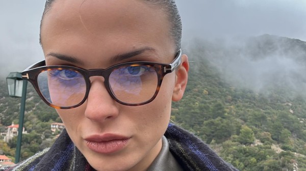 Τι καιρό να κάνει έξω, αναρωτιέται η Κατερίνα (VIDEO)