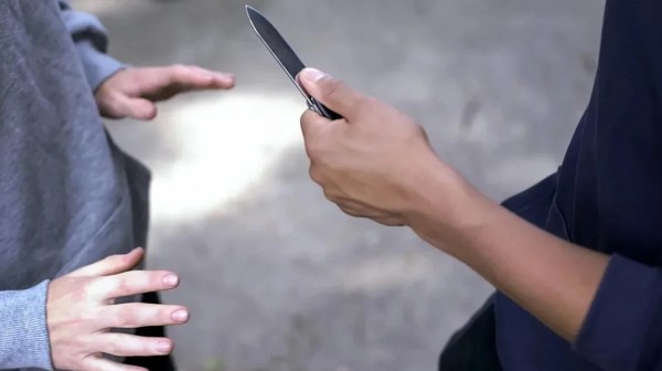 ΤΡΑΓΩΔΙΑ: Νεκρός 17χρονος από μαχαιριές - Πήγε να σώσει 19χρονο φίλο του και τον σκότωσε συνομήλικός του