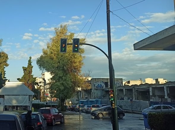 ΧΑΛΚΙΔΑ: Χαλασμένα τα φανάρια σε κεντρικό δρόμο της πόλης το απόγευμα της Παρασκευής