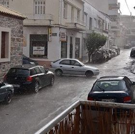 Ποτάμια οι δρόμοι της Χαλκίδας καλοκαιριάτικα