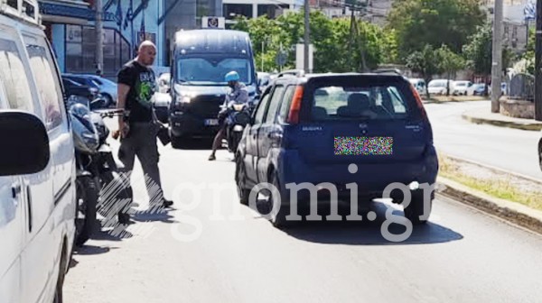 ΧΑΛΚΙΔΑ: Αυτοκίνητο πήγαινε ανάποδα στην Αρεθούσης