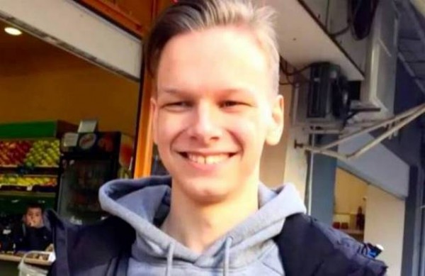 Μαθητής αρίστευσε στις Πανελλαδικές, ενώ είχε χάσει τους γονείς του από κορωνοϊό